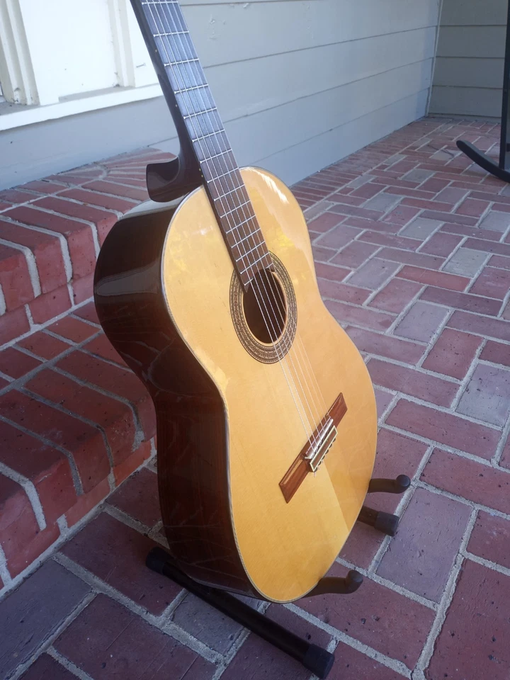 Fender modelo CG21S 1999 clásico, cuerpo de abeto macizo y palisandro. Buen estado. Foto 4 de 4