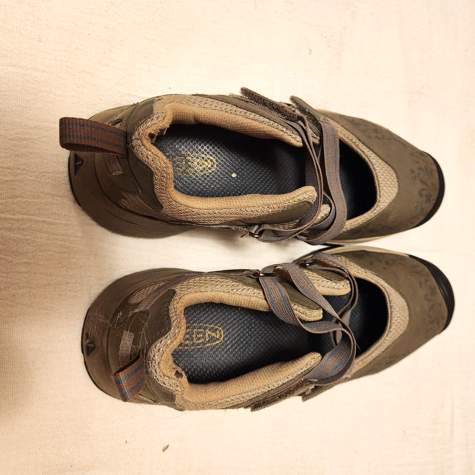 Scarpe da donna KEEN taglia 9 verde oliva sneakers facili da chiudere in perfette condizioni!