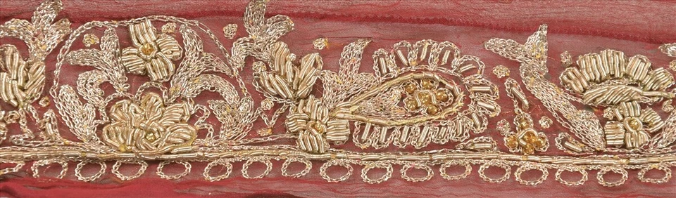 Borde de sari vintage sánscrito con cuentas artesanales adornos Zari cinta de 1 yarda granate Foto 3 de 4