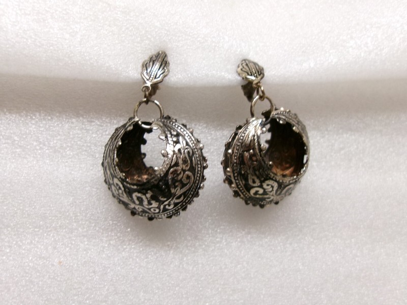 Vintage Damascene Earrings Dangle Hoops Silver Tone Designed Clip-On Spain 1 3/4