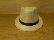 WHITE/BLACK FEDORA STYLE HAT LIGHT MATERIAL TO KEEP YOU COOL DURING THE SUMMER.