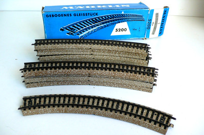 TRAINS HO TUNNEL BOIS PEINT BON ÉTAT 16x14xHt 13,5cm ( MARKLIN-HORNBY