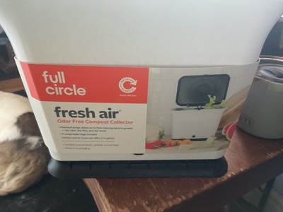 Full Circle Fresh Air Odor Free Kitchen Compost Collector White/Black 1.5 Gallon