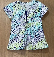 Peaches nursing scrub top with hearts size xs euc e151