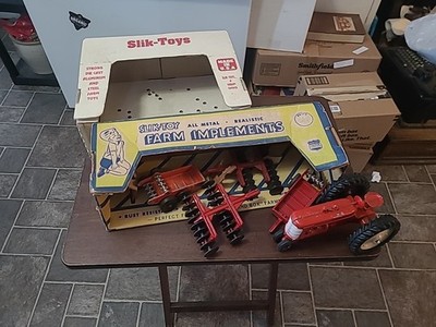 VTG Slik Toy Grain Combine Tractor Impelment press steel Diecast Rare Box  C Pic
