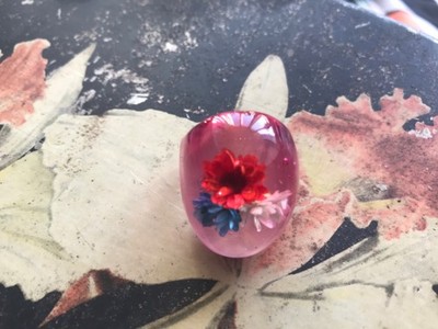 Flower Ring Acryl  Acryl 60er Jahre   USA 3 Blüten  Weiß Blau Rot   Vintage