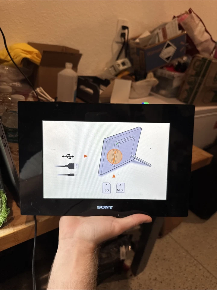 Sony DPF-D1010 10.2" Digital Picture Frame. W - Image 2 of 4