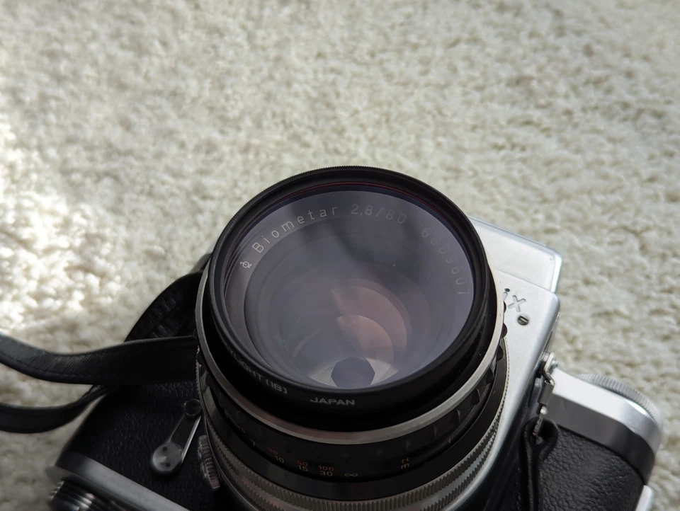 Pentacon Six SLR de formato medio de colección + Carl Zeiss Jena Biometar 80 mm f/2,8 Foto 2 de 4