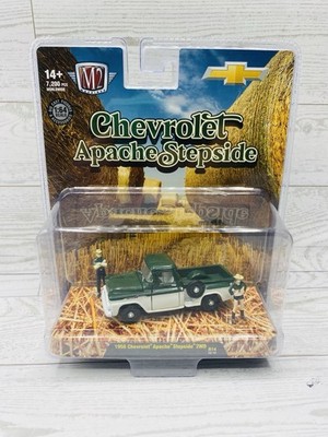 M2 Machines 1958 Chevrolet Apache Stepside 2WD R14 25-18 1/64 Diorama Box Ships