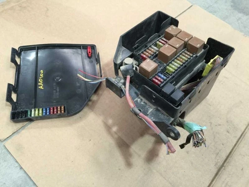 1999 JAGUAR XJR 4.0L НАДДУВ 79K! КОРОБКА ПРЕДОХРАНИТЕЛЕЙ В СБОРЕ, LNE3070AD 16914 - Изображение 2 из 4