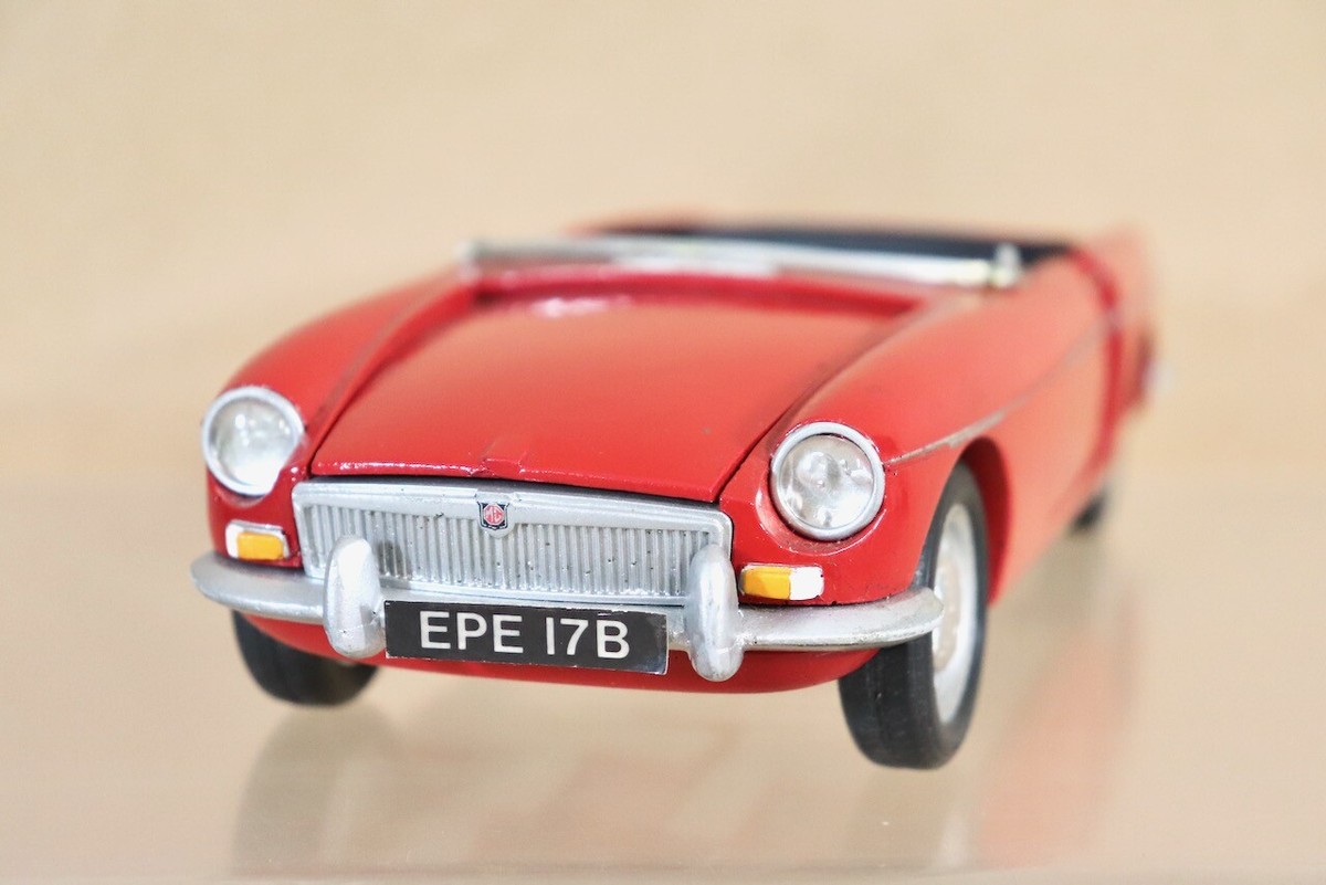 CORGI ARCHIVE PRE PRODUCTION MODEL MG B TARTAN RED 1/18 SCALE nv