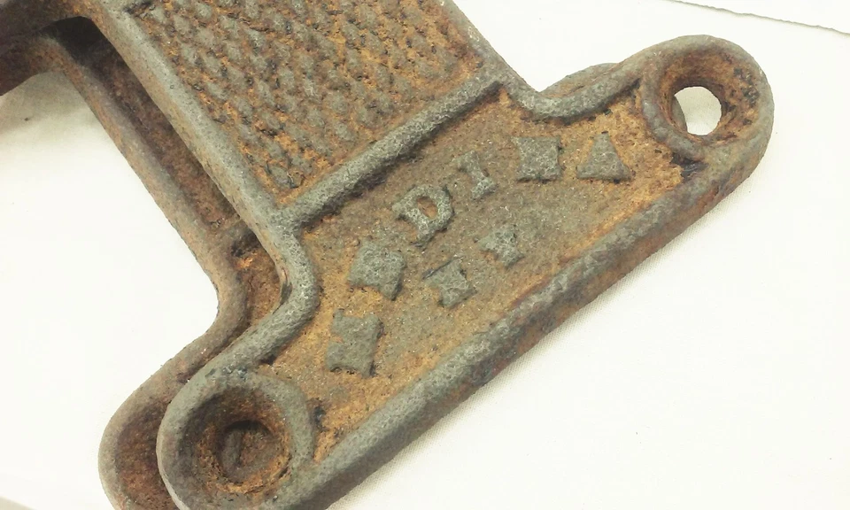 De colección Antiguo Bignall No.2 Puerta de Granero Rodillos Colgador Hierro Fundido Fábrica Industrial Foto 4 de 4