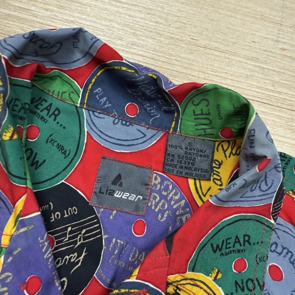 Camisa Vintage Lizwear Liz Claiborne Feminina Record Rayon Estampa Total Pequena - Imagem 4 de 4