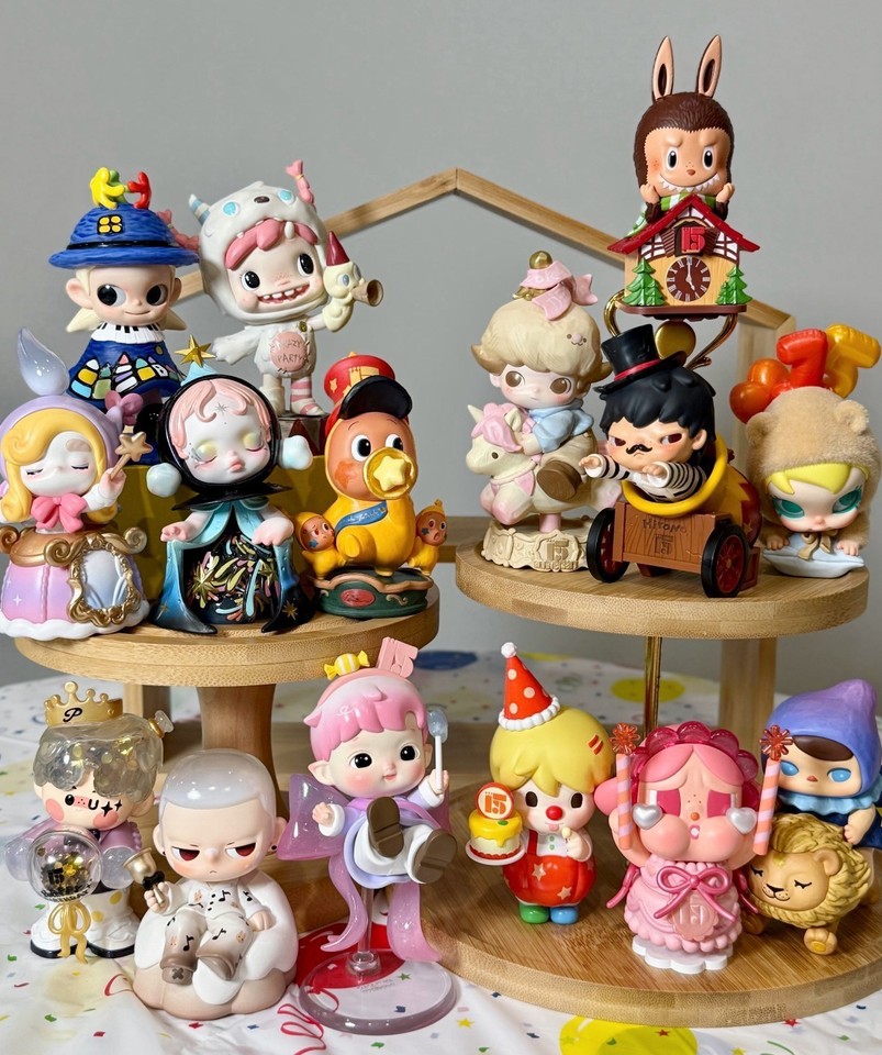 POP MART Celebrando El Momento Serie 15 Aniversario Caja Ciega Figuras Juguete