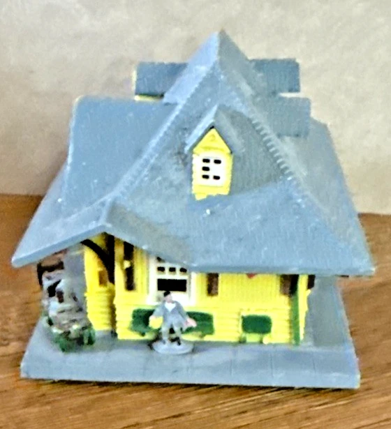 HO scale - Passenger Station  Approximately 3" x 2". - Image 2 of 4