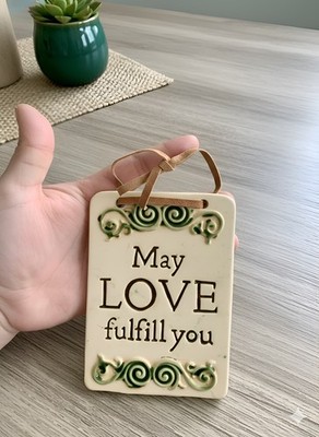 Vintage Keramik Wandrelief - ''May LOVE erfüllt you'' - grüner Schnörkel Akzent