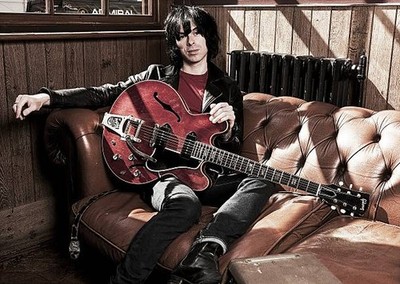 Portrait of musician Barrie Cadogan with his Gibson cherry red 196- Old Photo 4