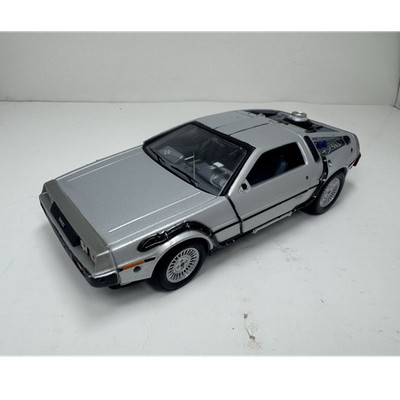 Welly Back To The Future Delorean DMC-12 Time Machine 1:24 Diecast Car