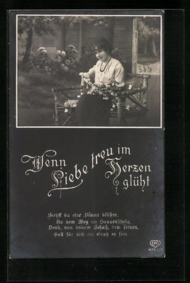 Foto-AK EAS: Wenn Liebe treu im Herzen glüht..., Junge Frau mit Blumen 1917 
