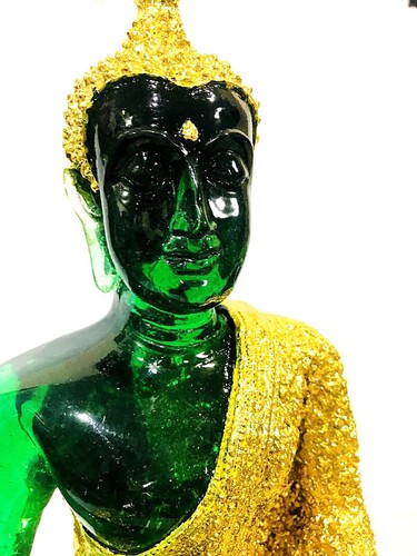 15383 seated emerald buddha statue rainy meditation amulet green