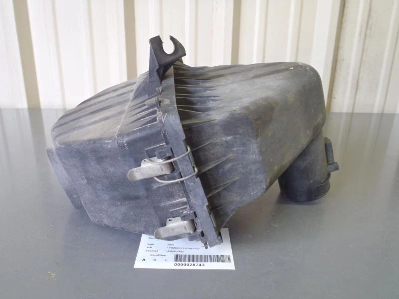 Air Cleaner Box 6F9Z-9600-AB Fits 2005-2007 Ford Freestyle 48104 **Broken Tab** - Image 3 of 4