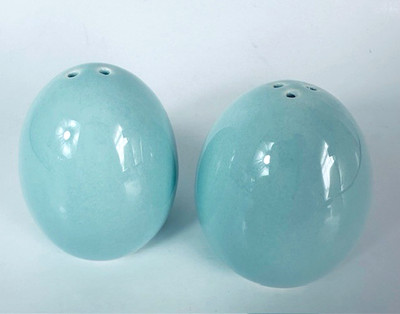 MCM Egg Shaped Salt & Pepper Shaker Set Light Blue 2/3 hole 1970s Serving VTG