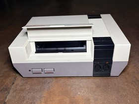 Consola Nintendo NES Action Set con caja original. Probado y funcionando