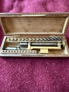 Boley Tour à pivoter horloger avec pinces/embouts coffret en bois