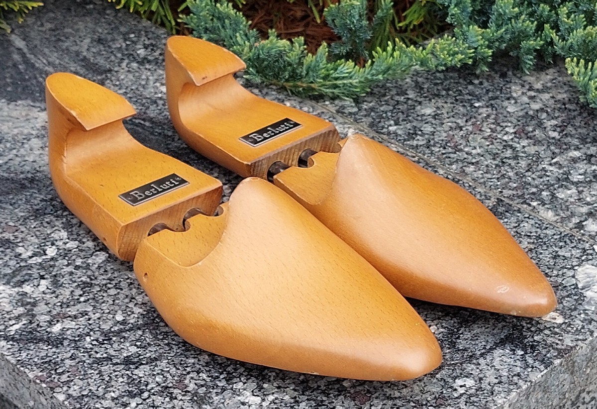 Berluti wooden shoe trees . Size berluti 7 / US 8 SEE PHOTO Berluti wooden shoe trees . Size berluti 7 / US 8 SEE PHOTO