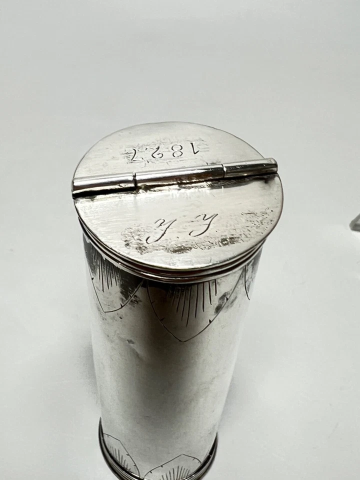 1827 Georgian Hanau Silver Tubе Nutmeg Grater w Faith Hope Love Engravings 4'' - Image 3 of 4