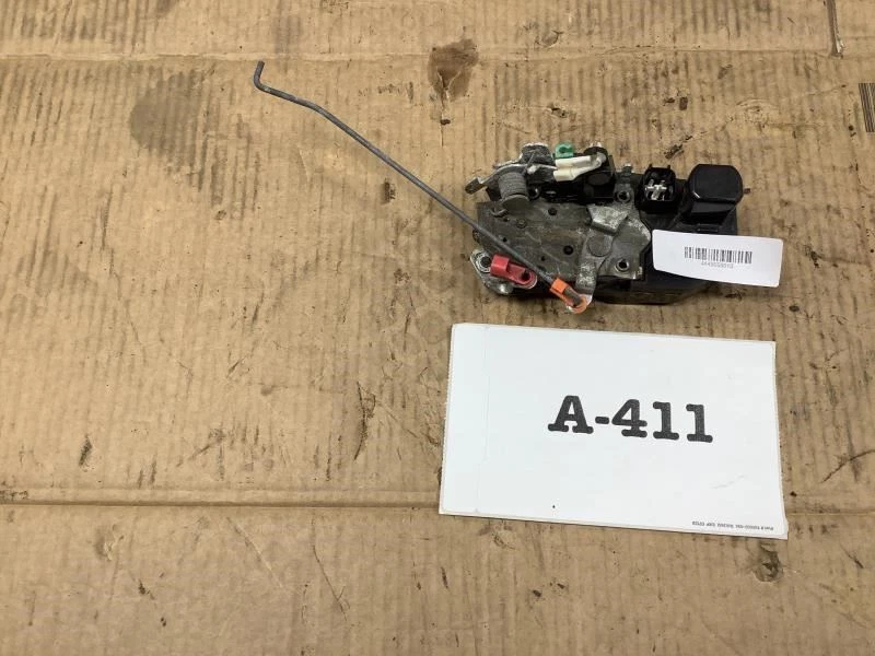 Dodge Magnum 2008 actuador de bloqueo de pestillo de puerta del lado del conductor delantero izquierdo OEM Foto 4 de 4