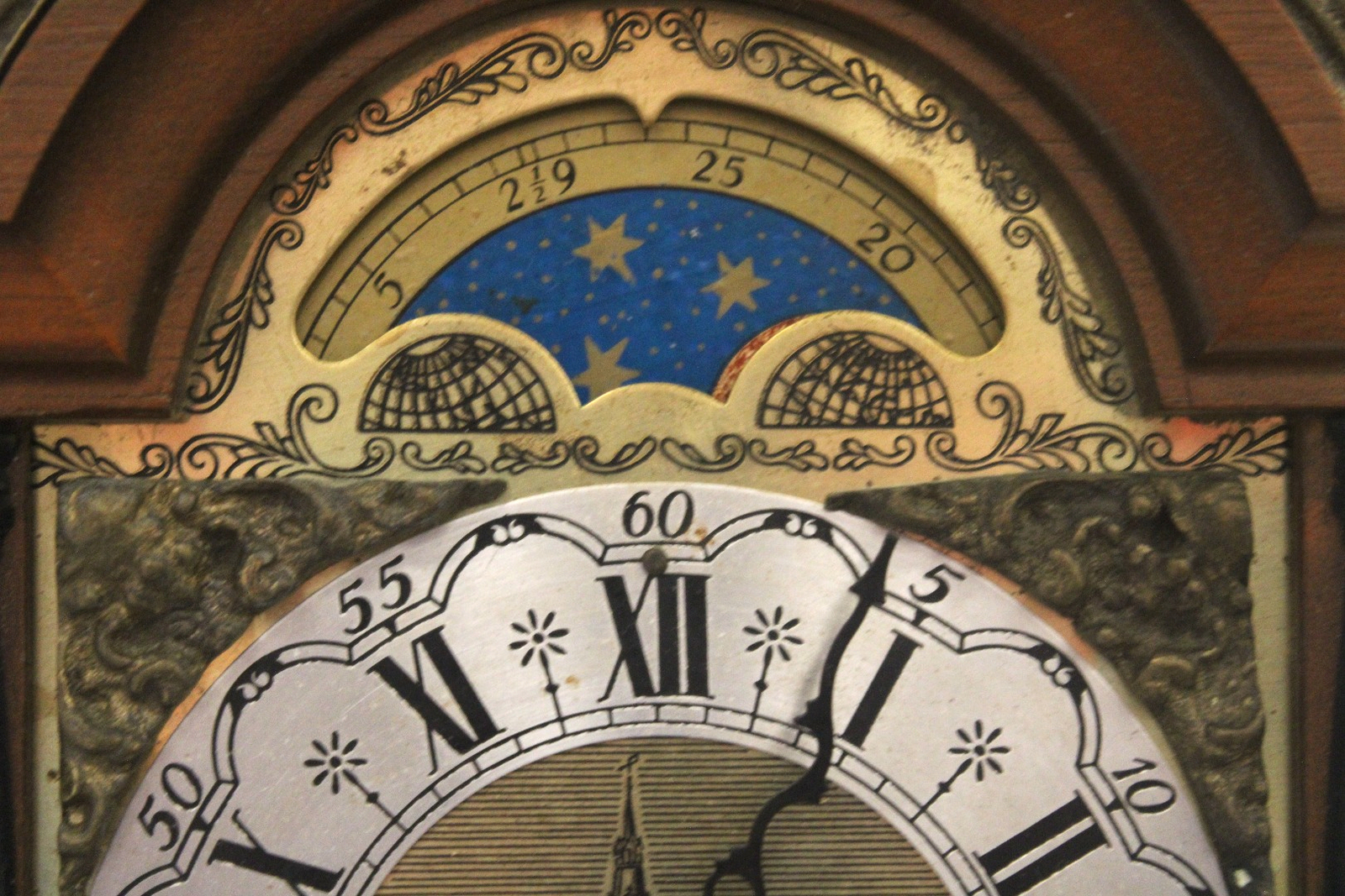 Vintage FRANZ HERMLE & SOHNE Chain/ WeightDriven Wall Clock w/ Moon