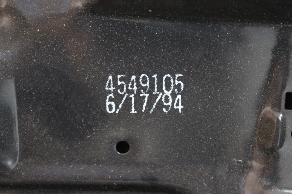 Novo Estoque Antigo OEM Mopar Porta Esquerda 4549105 1990-1993 Chrysler LeBaron Coupe - Imagem 4 de 4