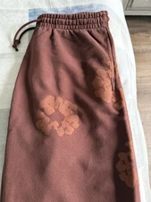 Denim Tears Mono Cotton Wreath Brown Sweatpants Size M - 100% Authentic