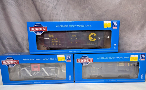 Athearn Roundhouse dos coches de caja y un caboose RND 1351,1098 y 88082 nuevo en caja RK-3 | Zustand: New