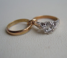 Vintage 9ct Gold Wedding & Engagement Ring Charm London 1962 AJ Ld Platinum Top