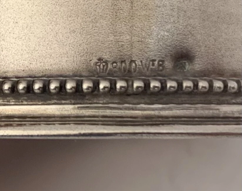 PRECIOSO ANILLO SERVILLETA FINO ALEMÁN PLATA 800 CUENTAS SATINADAS GRABADO A MANO C. 1885  Foto 3 de 3