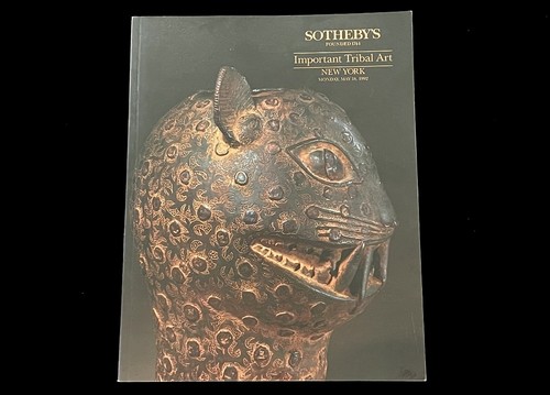 SOTHEBY'S IMPORTANTE ARTE TRIBALE MAGGIO 1992 FIGURE YORUBA BRONZO BENIN TOTOCHIA - Foto 2 di 10