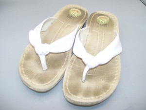 earth shoes flip flops