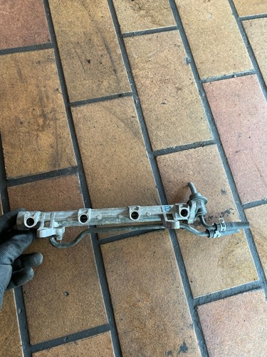 Original Suzuki Alto 1.1 F10DN 46kW 63PS Einspritzleiste Düsenstock Mikuni