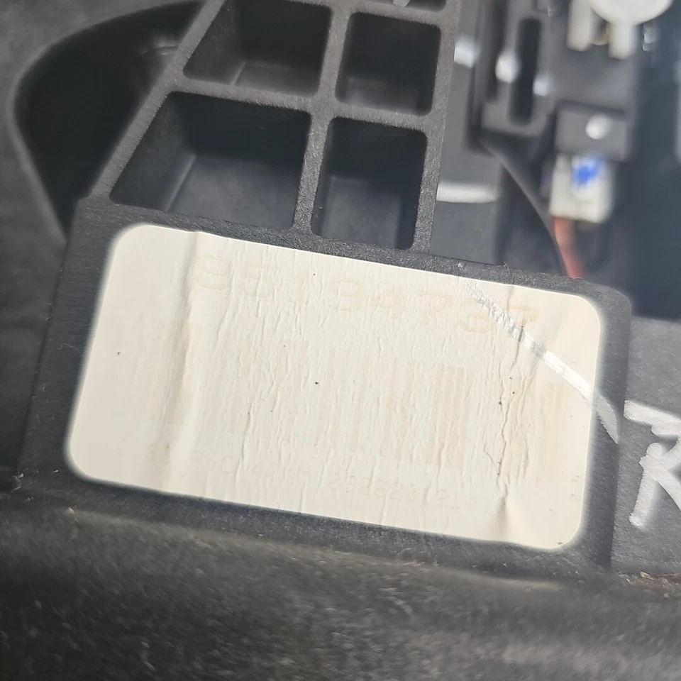 2011-2015 Chevrolet Cruze Auto Shifter Gear Assembly Selector 95194737 - Image 4 of 4