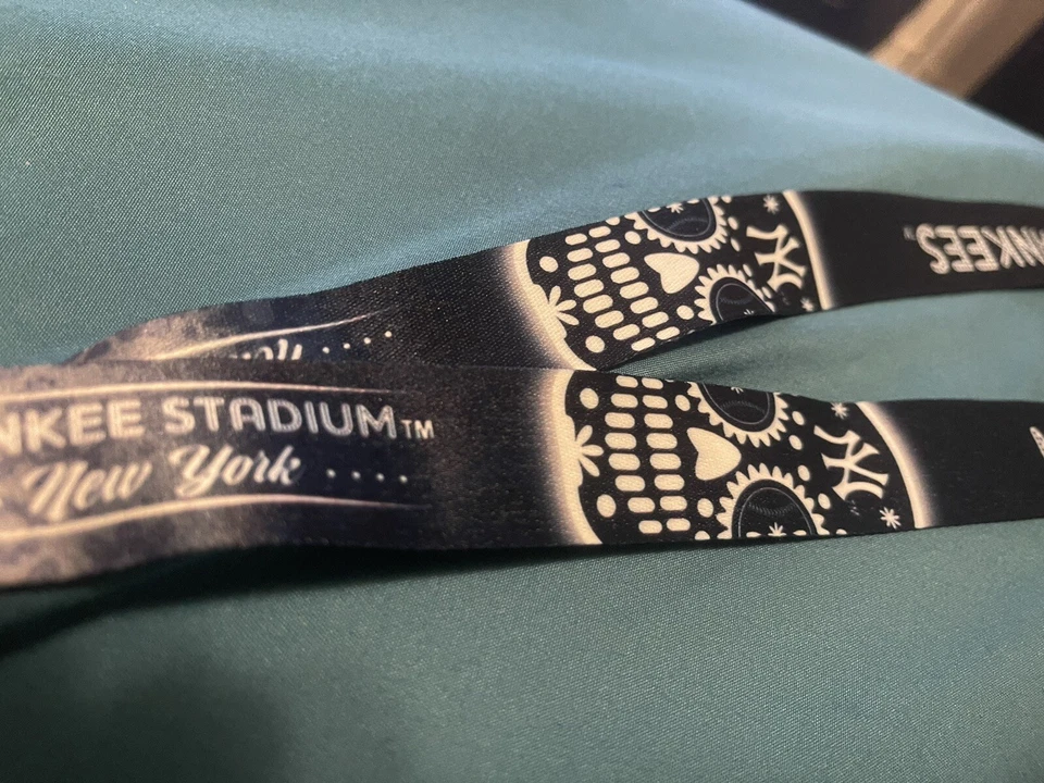 N.Y Yankees Sugar Skull Lanyard MLB 22” W/ Detach Buckle MLB NEW YORK YANKEES. - Image 4 of 4