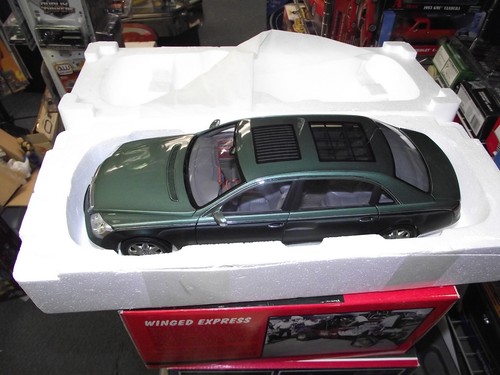 Auto Art 1/18 Mercedes Benz Maybach 62 green 2 tone - Picture 2 of 3