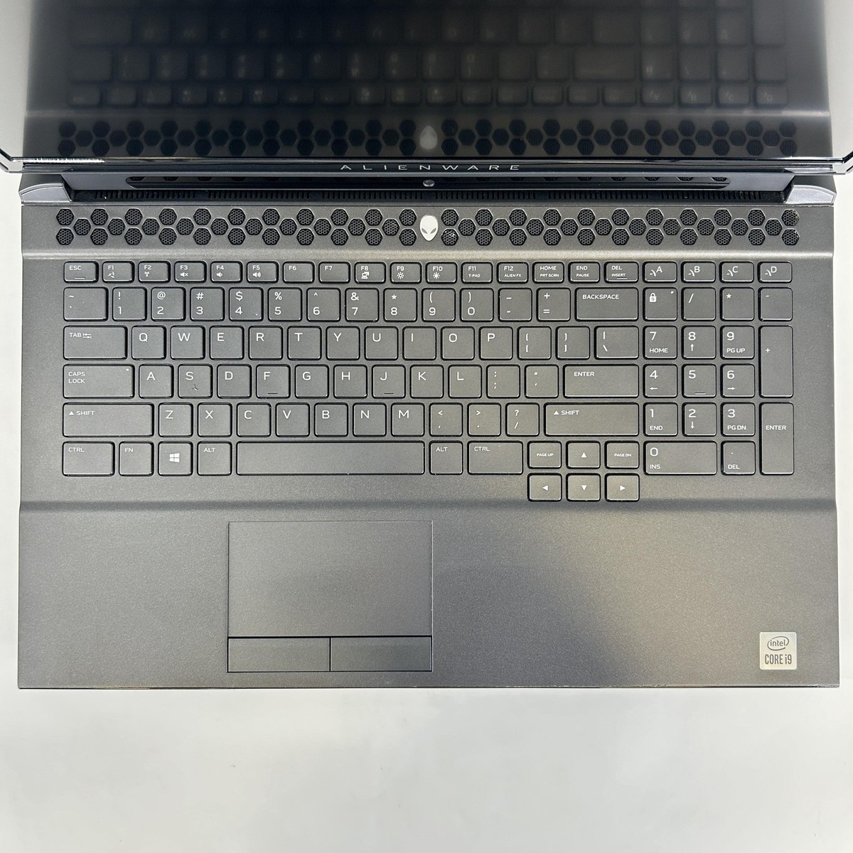 Dell Alienware Area-51m R2 17.3 300Hz FHD i9-10900K 32GB 2TB RTX