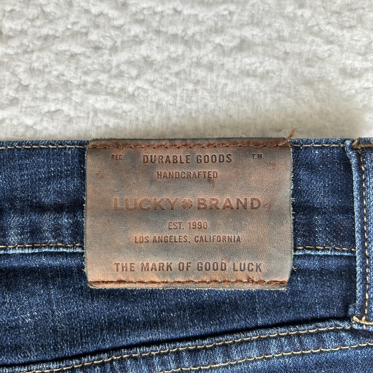 Lucky Brand Jeans Mens 38x32 Blue 221 Straight Leg Denim