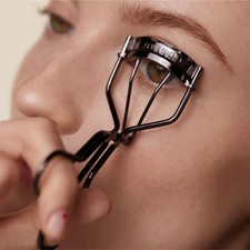 Shiseido Eyelash Curler With Extra Rubber Pad BRAND NEW - PURCHASED IN TOKYO