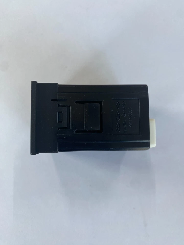 Conector adaptador puerto auxiliar USB iPod 961143J000 fabricante de equipos originales para Hyundai Veracruz 2007-2012 Foto 2 de 4