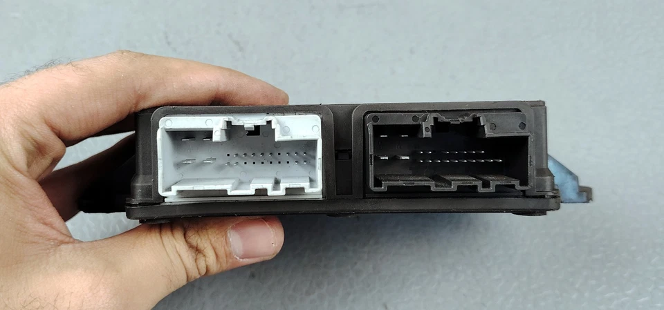 HYUNDAI SANTA FE 2.0 / 2.4 ELECTRIC POWER T LIFT GATE CONTROL MODULE 81870 S1100 - Image 4 of 4