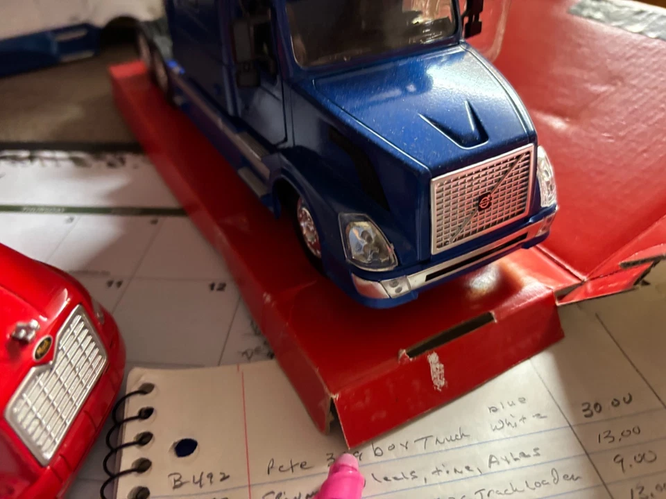 1/32 NUEVO RAY NUEVO VOLVO VN-780 AZUL SEMI TRACTOR, SIN EMBALAJE # B 641 Foto 3 de 4