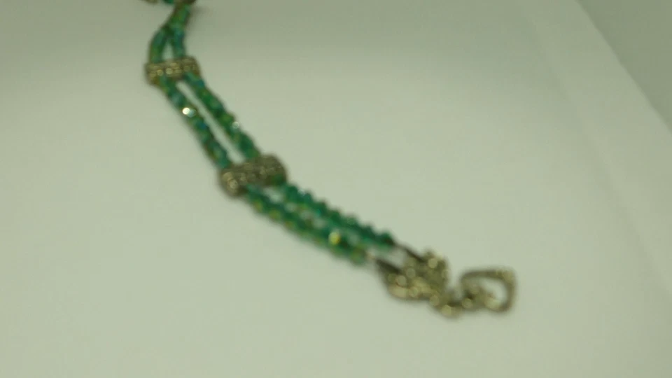 Pulsera de cristal verde hecha a mano, cierre de palanca de corazón, delicada, mucho brillo Foto 3 de 3